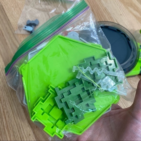 Quixels Maker Spray Play Set Hard to Find Green - Picture 3 of 4